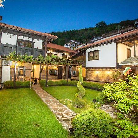Семеен Хотел Чардаците Lovech Exterior foto